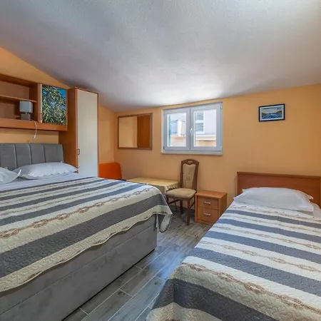 Ribarevic Apartment Makarska